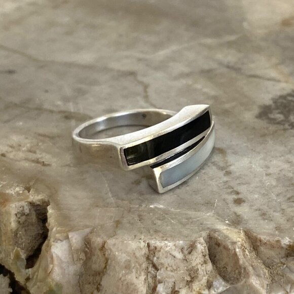 Sterling Silver 925 SX Modernist Black Onyx & Mother Of Pearl Band Ring Sz 5.75 - Picture 2 of 16